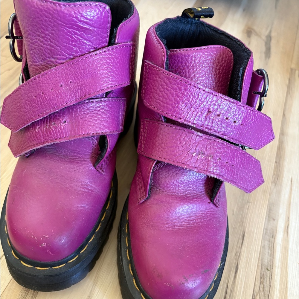 Dr. Martens Devon Heart boots